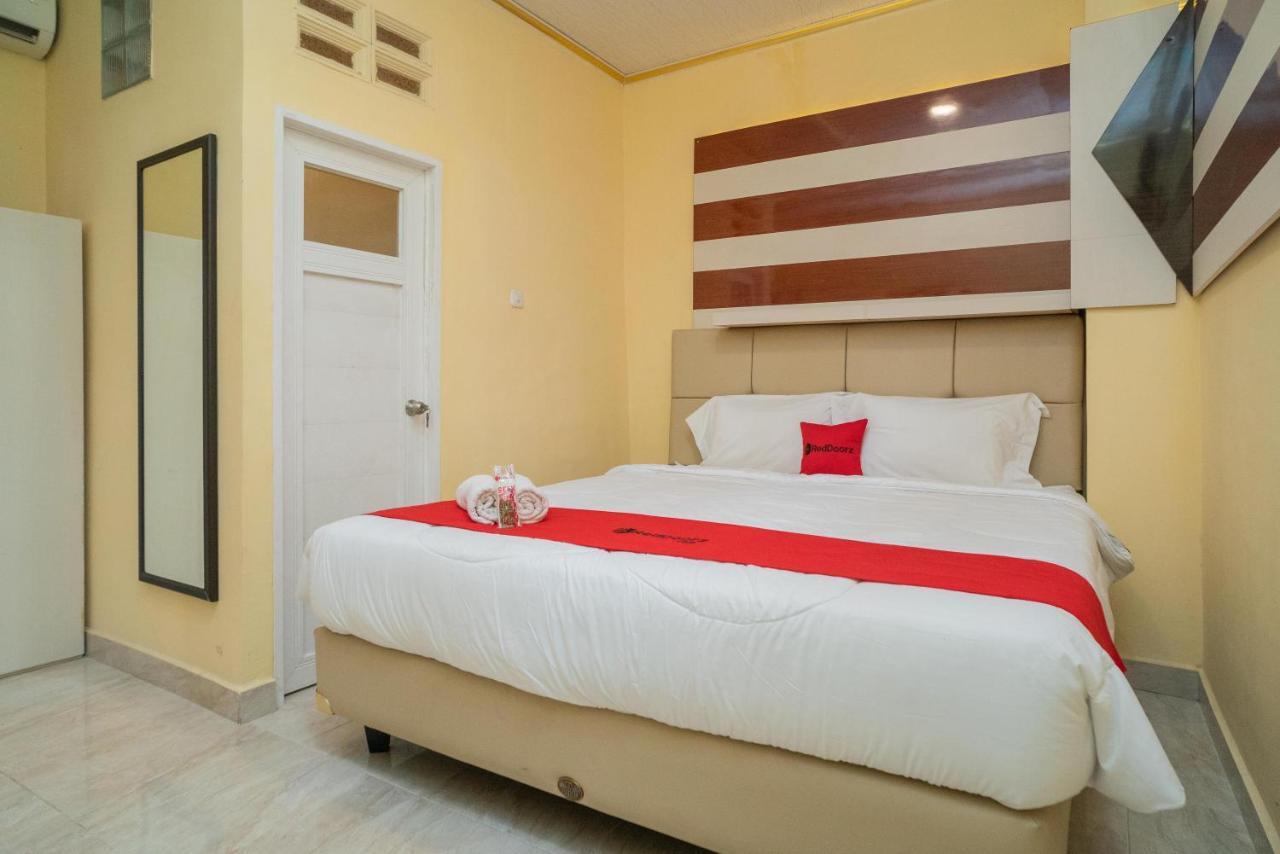Reddoorz Plus Syariah Near Pasar Turi Surabaya Exterior photo