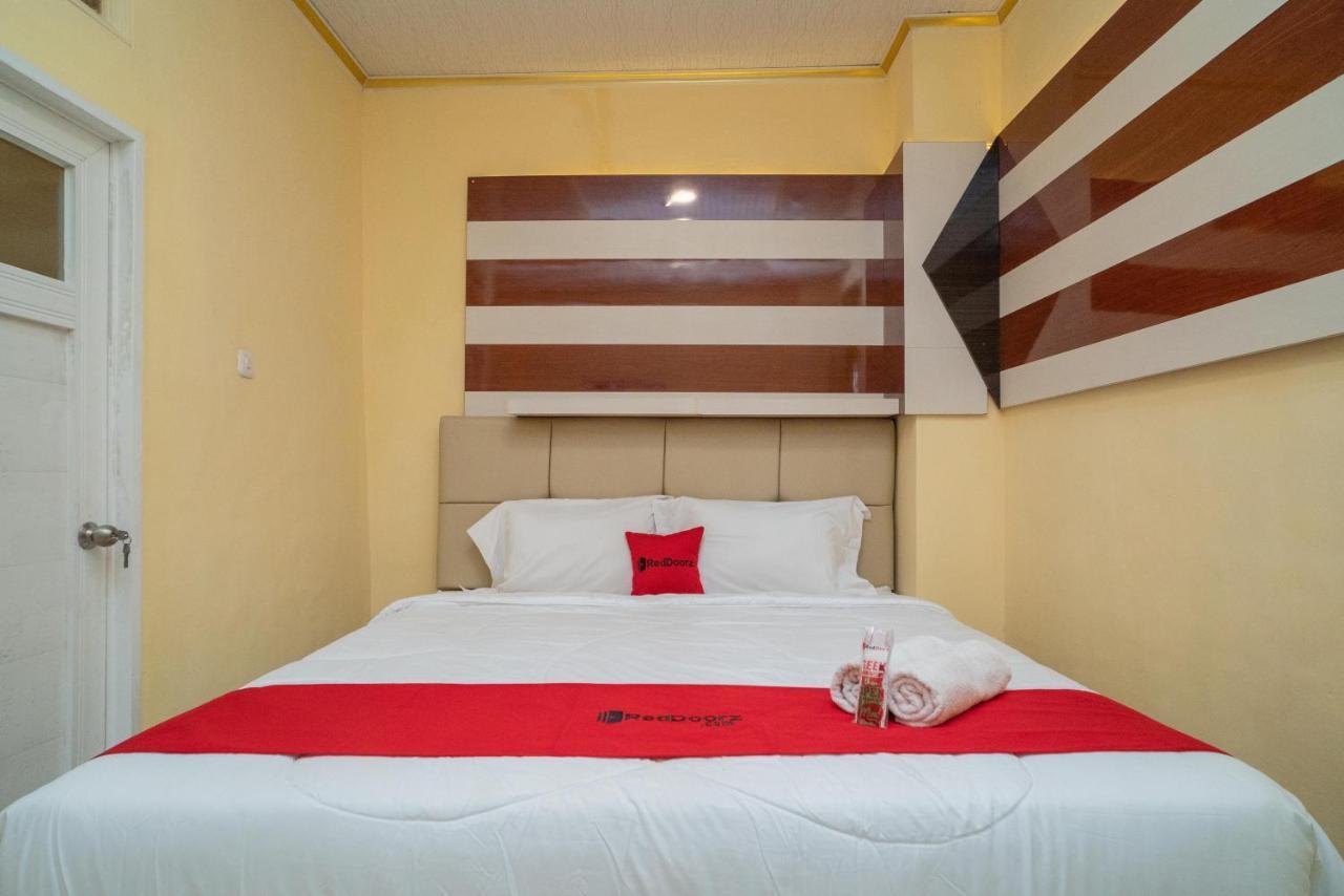 Reddoorz Plus Syariah Near Pasar Turi Surabaya Exterior photo
