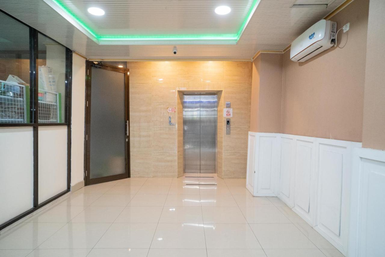 Reddoorz Plus Syariah Near Pasar Turi Surabaya Exterior photo