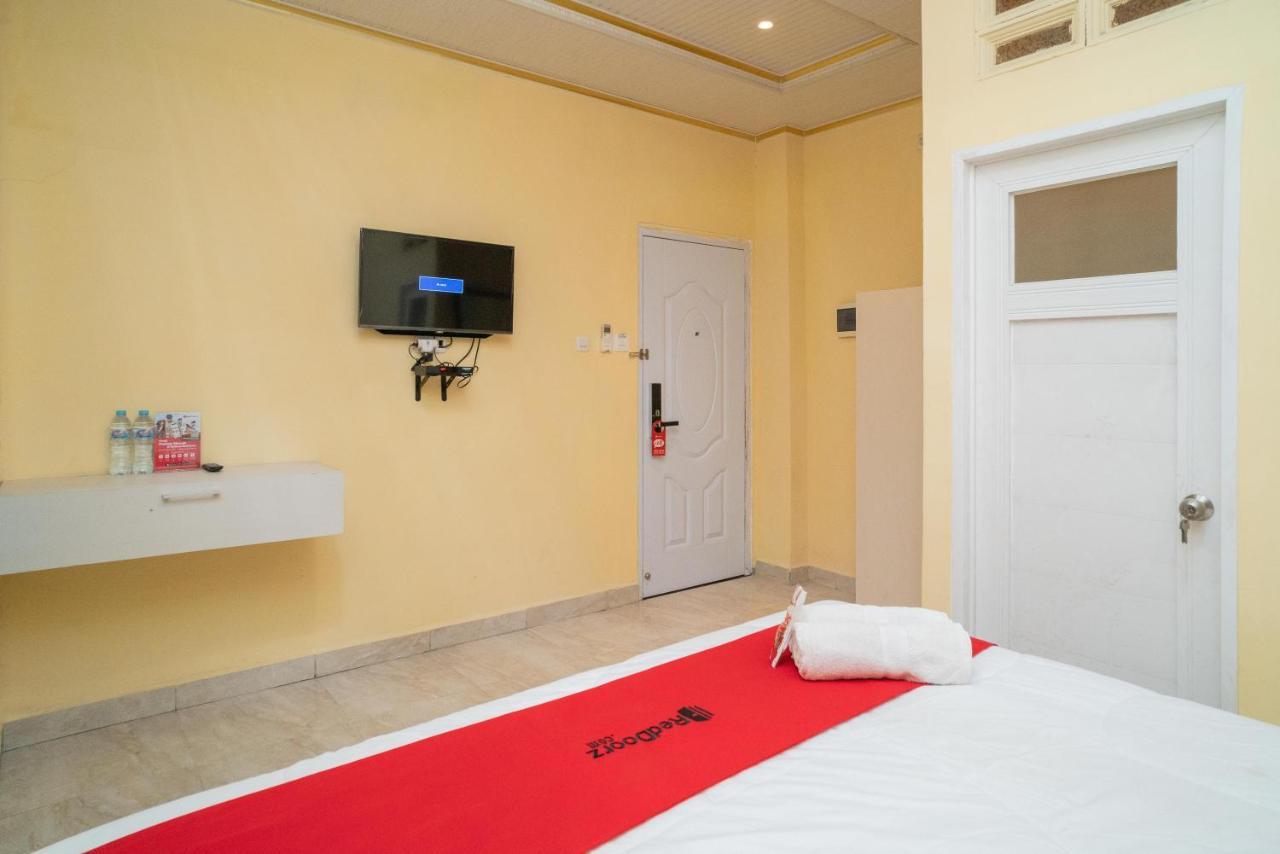 Reddoorz Plus Syariah Near Pasar Turi Surabaya Exterior photo